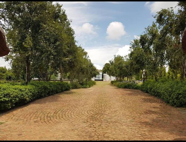 LAND FOR SALE IN BRIDLE PARK